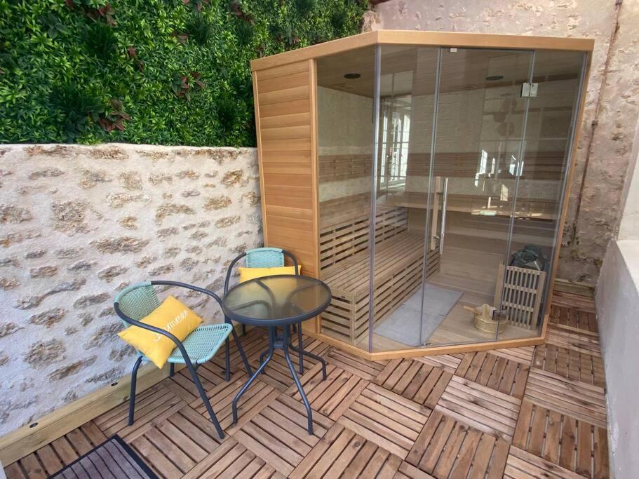 Le Des Vaux Avec Cheminee, Sauna Et Jacuzzi Dans Un Parc Arbore Holiday home *