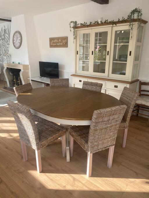 Holiday home Le Des Vaux Avec Cheminee, Sauna Et Jacuzzi Dans Un Parc Arbore Senlisse