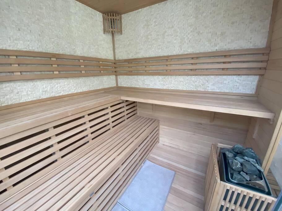 Holiday home Le Des Vaux Avec Cheminee, Sauna Et Jacuzzi Dans Un Parc Arbore