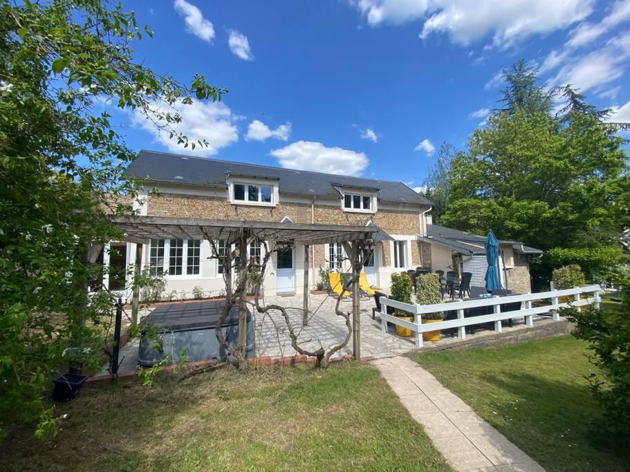 Holiday home Le Des Vaux Avec Cheminee, Sauna Et Jacuzzi Dans Un Parc Arbore Senlisse